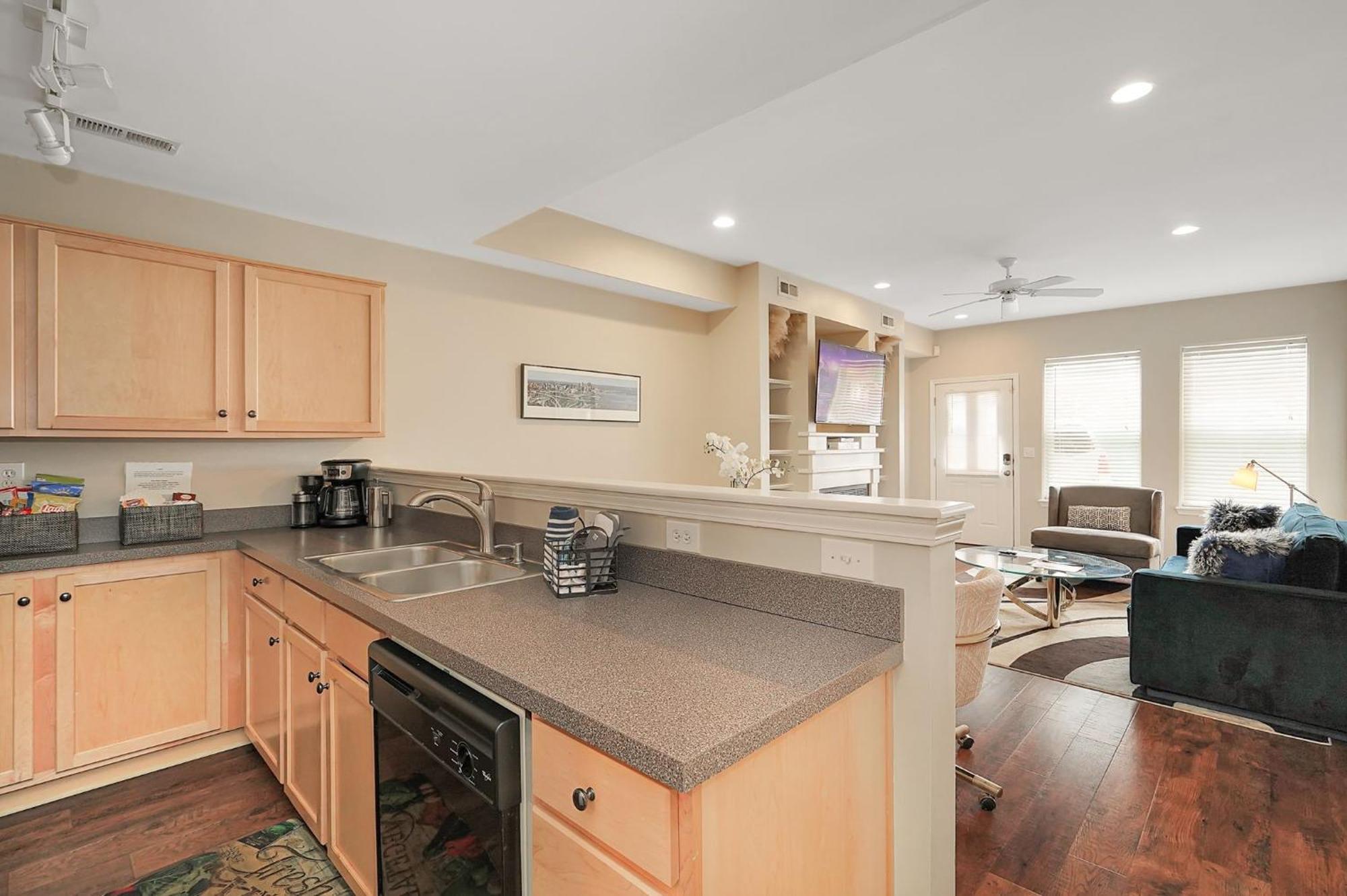 Lux Townhouse, Walk To All, Sleeps 6 Adults Louisville Luaran gambar