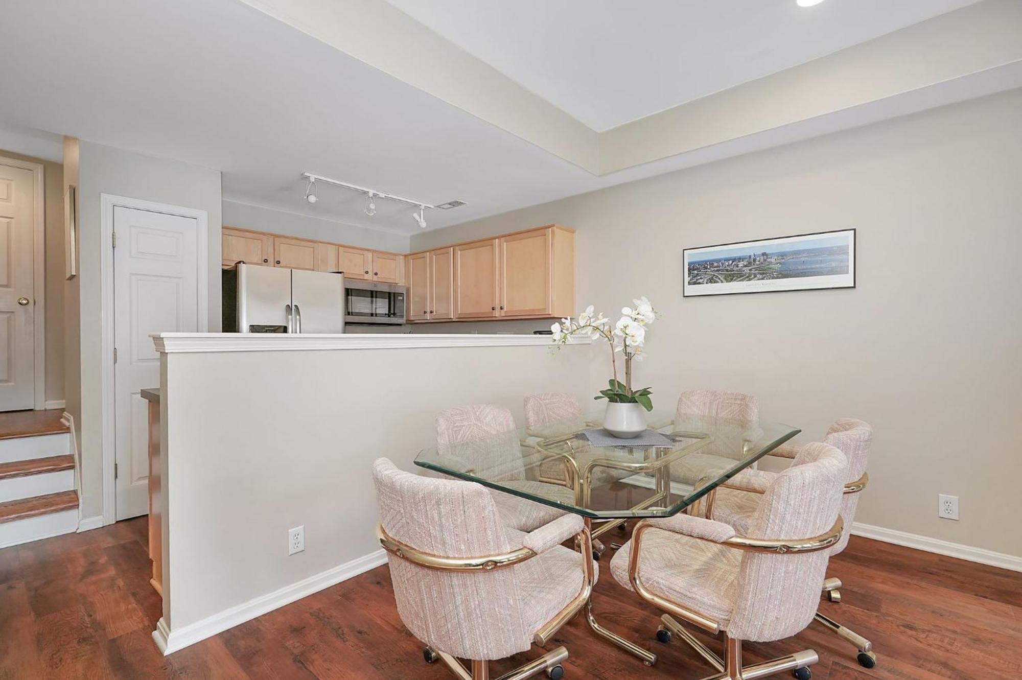 Lux Townhouse, Walk To All, Sleeps 6 Adults Louisville Luaran gambar